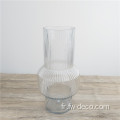 Vase de verre d'ondulation transpare
